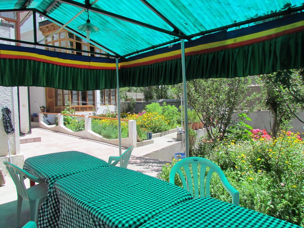 Ashoka Ladakh Hotel Leh Buitenkant foto